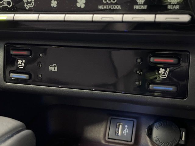 【シートベンチレーション】夏場は涼しい風でお尻や背中の熱やムレを防ぎ、冬はエアコンよりも早く温まってポカポカに！季節を問わず快適に過ごせます。