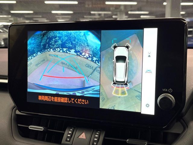 【パノラミックビューモニター】専用のカメラにより、上から見下ろしたような視点で360度クルマの周囲を確認することができます☆死角部分も確認しやすく、狭い場所での切り返しや駐車もスムーズに行えます。