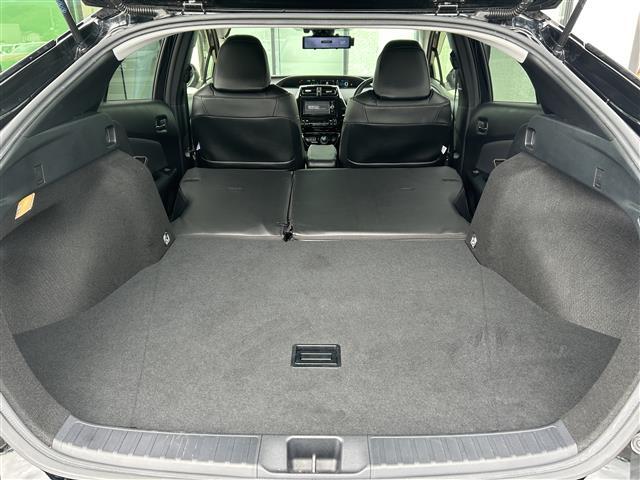 【ラゲッジスペース】リアシートを倒せばこの大容量！！ダンボールなどの大きい荷物も釣り具などの長尺物まで様々載せられそうです！！