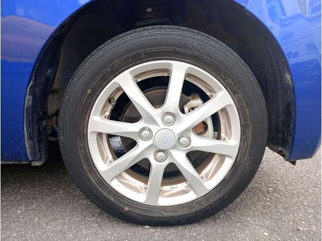 ★納車前には全車エンジンオイル交換を含んだ点検・整備を行います。無料保証もついていますので納車後のアフターケアもAKオートにお任せください！