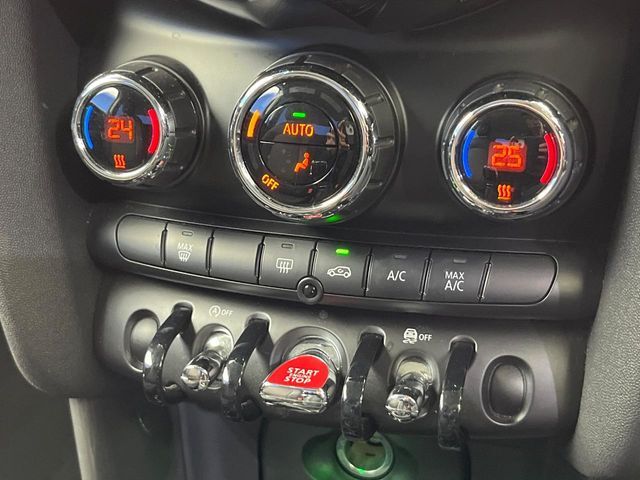 ●デュアルオートエアコン：運転席・助手席それぞれで温度設定が可能な独立式オートエアコンを標準装備しております！