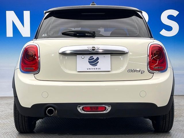 ●当店では第三者機関による車両品質鑑定を導入し、修復歴車を排除。鑑定書が発行されますので、ぱっと見ただけでは分からない箇所まで納得した上でご検討いただけます。※一部未実施の場合がございます。