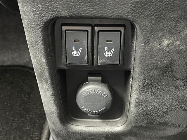 こちら運転席周りの操作部分・装備の写真になります。各部しっかり動作の確認をしておりますので、ご安心だくさい。また、第三者機関の鑑 定書もありますので、そちらも併せて、ご確認いただければ幸いです！