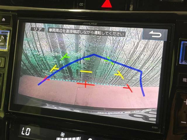 【バックカメラ】駐車時に後方がリアルタイム映像で確認できます。大型商業施設や立体駐車場での駐車時や、夜間のバック時に大活躍！運転スキルに関わらず、今や必須となった装備のひとつです！