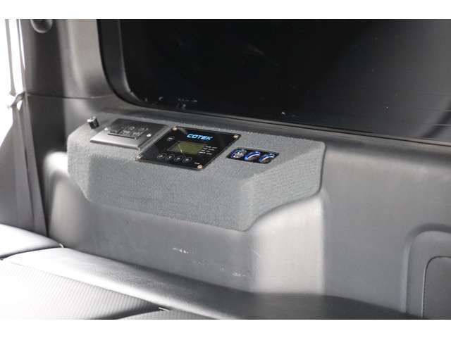 サブバッテリー電源増設　ルーフライト増設　車内フェリソニ加工　クラフトプラス（コンソール　ベッドキット）パイオニアスピーカー増設　デッドニング　ルーフキャリア　フロア加工　オーバーフェンダー