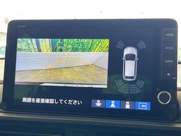 【バックカメラ】駐車時に後方がリアルタイム映像で確認できます。大型商業施設や立体駐車場での駐車時や、夜間のバック時に大活躍！運転スキルに関わらず、今や必須となった装備のひとつです！