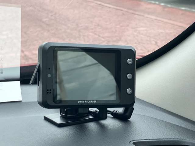 後方のドライブレコーダーも付いております。あおり運転などされた場合にはしっかりと映像に残せます。