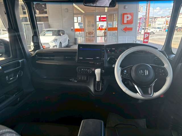 ご納車前には、徹底した内外装のクリーニングを心がけております。