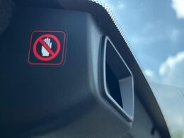 【アイサイトコアテクノロジー】前方の車両等を検知し、衝突しそうな時は警報で注意を促し、ブレーキを踏む力をサポート。ブレーキを踏めなかった場合は衝突被害軽減ブレーキが作動、衝突回避をサポートします。