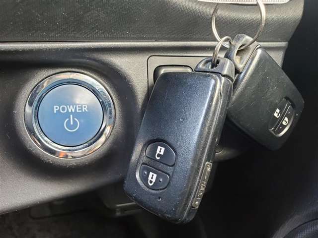 スマ-トキ-ならキーを触ることなくドアの開閉操作ができ、雨天や荷物があっても大丈夫！