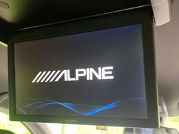 【フリップダウンモニター】大画面モニターで後席でもエンタメをお楽しみいただけます。小さなお子様にも大人気の装備です♪