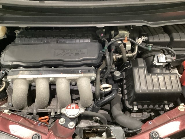 ホンダスタッフがしっかり整備して保証付きにてお渡し致します。エンジンルーム＆室内ルームともにクリーニング済みで清潔です。快適なドライブをお楽しみください。