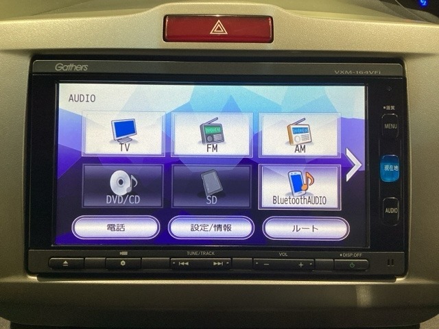 ナビゲーションはフルセグTV対応のGathers純正メモリーナビを搭載しています。Bluetoothオーディオ機能がありますので、スマートフォンなどの音楽も再生できます。