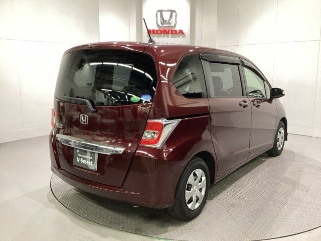 【Honda認定中古車 U-Select】　は3つの安心をお約束します。　1　Hondaのプロが整備した安心。 2　第三者機関がチェックした安心。　3　購入後もHondaが保証する安心。