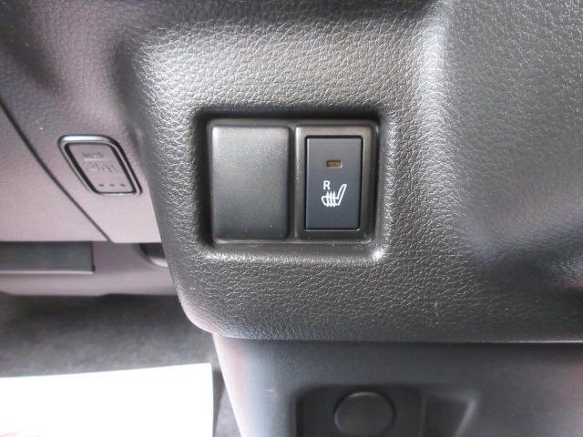 運転席シートヒーター機能付きなので寒い冬など特に便利です！女性には嬉しいですね♪