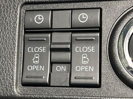 【両側パワースライドドア】スマートキーや運転席のスイッチで後席両側スライドドアの開閉が可能♪電動だから力を入れてドアを開ける必要が無く、小さなお子様でも簡単に開け閉めでき快適です♪