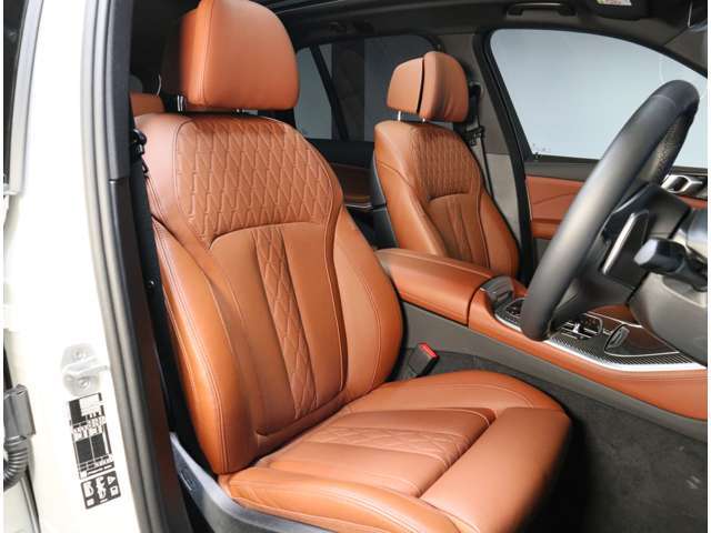 Abe BMWでは全国納車に対応しております。担当スタッフがご自宅までご納車にお伺いをさせて頂いております。輸送会社任せでなく当社スタッフがお届けいたしますので、安心してお買い求めいただけます。（別途有償）