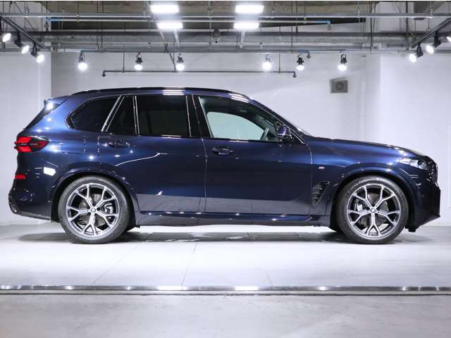 BMW認定中古車は360°チェックリストに従い徹底的にチェック。エンジンやトランスミッション、電気系統やコンピュータ・システムなどを詳細に点検。交換基準に達した部品は整備した後にご納車いたします。