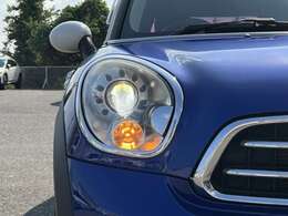 ◆ライト、プロジェクターヘッドライトでオートレベルが付いています、人や荷物などのクルマの傾きを検知してレベルを自動調整してくれます♪