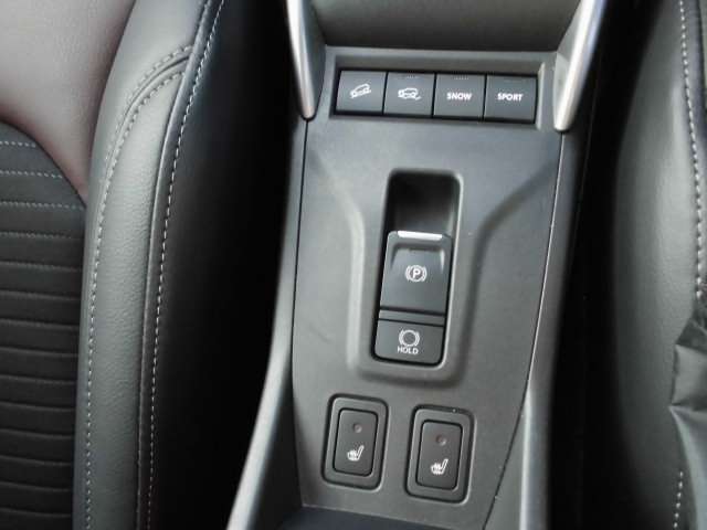 電動パーキングブレーキスステム＆シートヒーターも装備されております♪