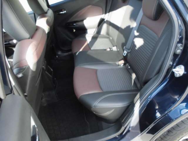後部座席・前席、共に目立ったシートの汚れはございません！