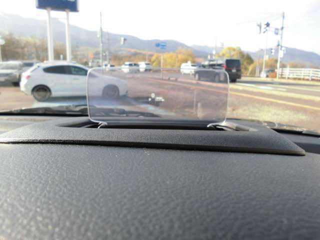 ヘッドアップディスプレイ付き