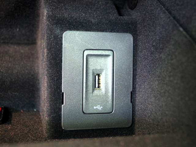 カーセンサーを見て電話しましたとお伝え下さい。078-261-1261までお気軽にお電話下さい。全国納車可能です。納車方法に関してもお気軽にご相談ください。