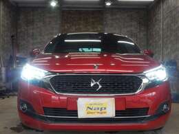 バイキセノンヘッドライトとLEDポジションランプからなるDS LED VISIONです。