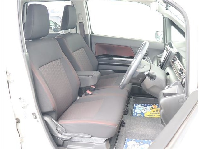 弊社でお車をご購入頂いたお客様は、一部車種を除いて【オイル交換永久無料】となっております。※詳細はスタッフまでお問合せ下さい。