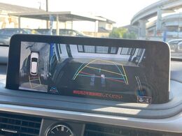 【パノラミックビューモニター】専用のカメラにより、上から見下ろしたような視点で360度クルマの周囲を確認することができます☆死角部分も確認しやすく、狭い場所での切り返しや駐車もスムーズに行えます。