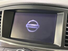 【純正ナビ】人気の純正ナビを装備。オーディオ機能も充実しており、Bluetooth接続すればお持ちのスマホやMP3プレイヤーの音楽を再生可能！毎日の運転がさらに楽しくなります！！