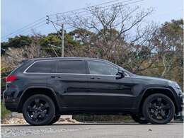 4輪エアサスペンションを装備したJeepグランドチェロキー4x4です☆