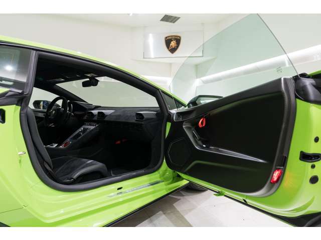 Lamborghini standard speakers