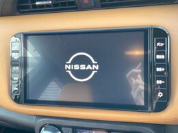 【純正ナビ】人気の純正ナビを装備しております。ナビの使いやすさはもちろん、オーディオ機能も充実！キャンプや旅行はもちろん、通勤や買い物など普段のドライブも楽しくなるはず♪