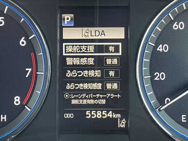 ◆【レーンディパーチャーアラート（LDA）】クルマが車線または走路から逸脱する可能性がある場合に、ブザーまたはハンドルの振動により注意をうながします。機能には限界があるためご注意ください。