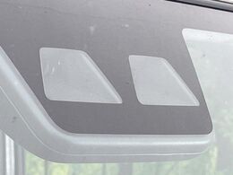 【スマートアシスト】走行中に前方の車両等を認識し、衝突しそうな時は警報とブレーキで衝突回避と被害軽減をアシスト。より安全にドライブをお楽しみいただけます。