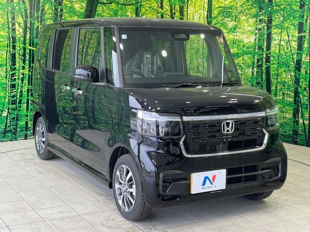 大好評のボディコーティング「弾スプラッシュコート」もご納車までに施工可能。通常のガラスコートと異なる、耐久年数6年の無機質ガラスコーティングが、ボディをキレイな状態に保ってくれます。