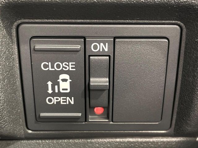 【パワースライドドア】スマートキーや運転席のスイッチでスライドドアの開閉が可能♪電動だから力を入れてドアを開ける必要が無く、小さいお子様でも、重い荷物を持っている時もラクに開け閉めできます♪