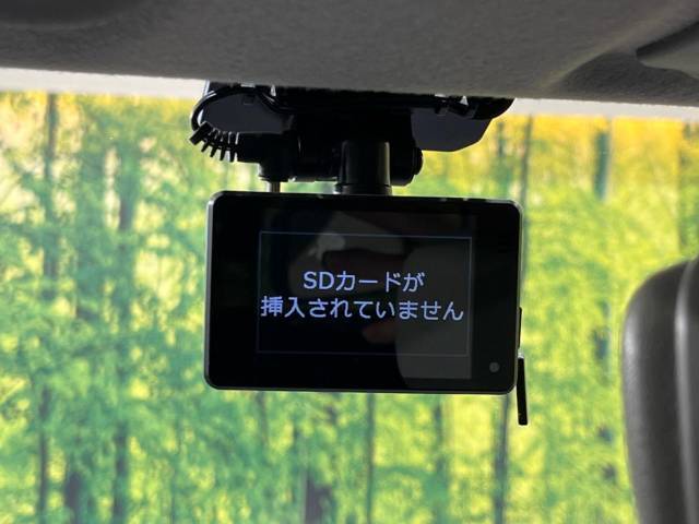 【ドライブレコーダー】安心・安全なカーライフに必須のドライブレコーダーを装備！走行中はもちろん、あおり運転や事故に遭遇した際の状況も映像で記録し、万一のリスクに備えます。