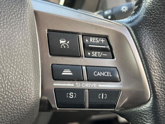 【全車速追従機能付クルーズコントロール】高速道路での長距離走行が楽に！！自動で速度を保つクルーズコントロールが、衝突軽減システムと連携し、前方の車両を感知して車間を保つように速度調節してくれます！！