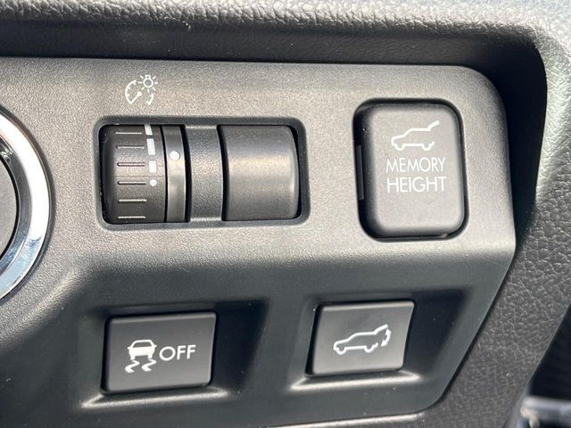 【パワーバックドア】スマートキーや運転席のボタンを押すだけでリアゲートが自動で開閉します！荷物を持っている時や、高い位置にあるバックドアを閉める際に便利な機能です♪