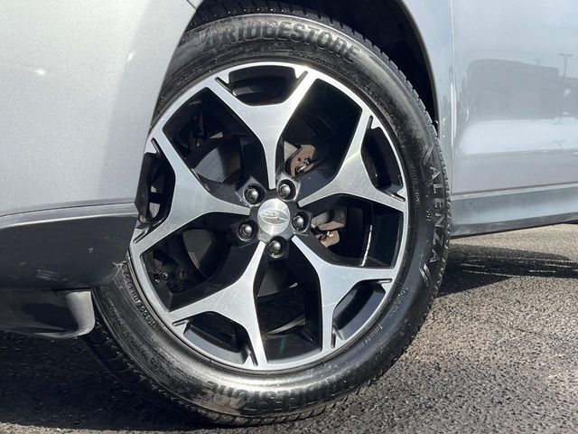 【純正18インチアルミホイール】外観にマッチした純正アルミホイールを装着しております。各種社外アルミホイールや、スタッドレスタイヤも取扱いしております。是非ご相談ください♪
