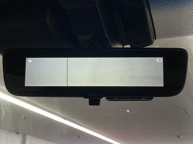【デジタルインナーミラー】を搭載しております。ミラーにより後方確認ができますので、駐車の際などに役立ちます。