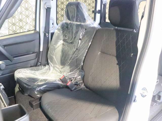 登録済み未使用車なのでビニールのかかった状態です☆