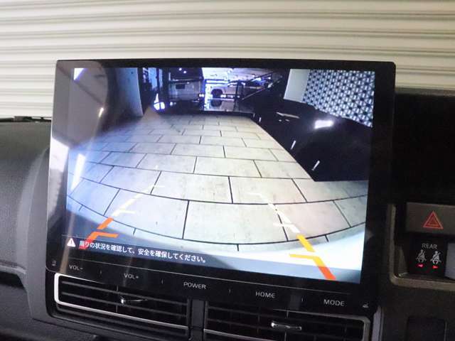 後方確認に便利で安全なバックカメラも装備しています☆