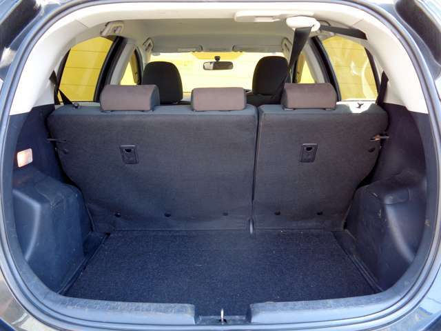 5名乗車時の広い荷室です☆