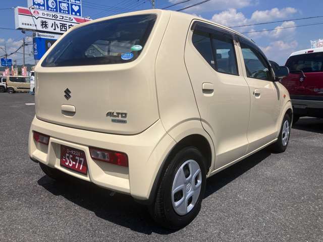 外観はツヤもあり、目立つキズ、凹みはございません。小キズ、タッチペン跡、小サビありますが全体的には綺麗なお車です。