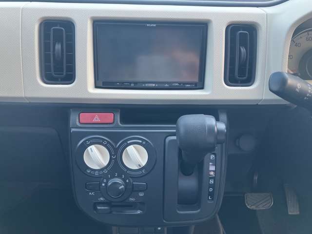 社外メモリーナビ（ワンセグTV）、マニュアルエアコン、オートマチック車です。
