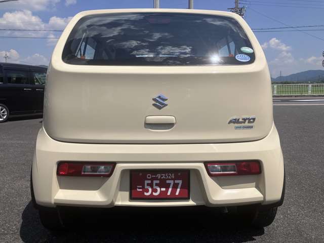 外観はツヤもあり、目立つキズ、凹みはございません。小キズ、タッチペン跡、小サビありますが全体的には綺麗なお車です。