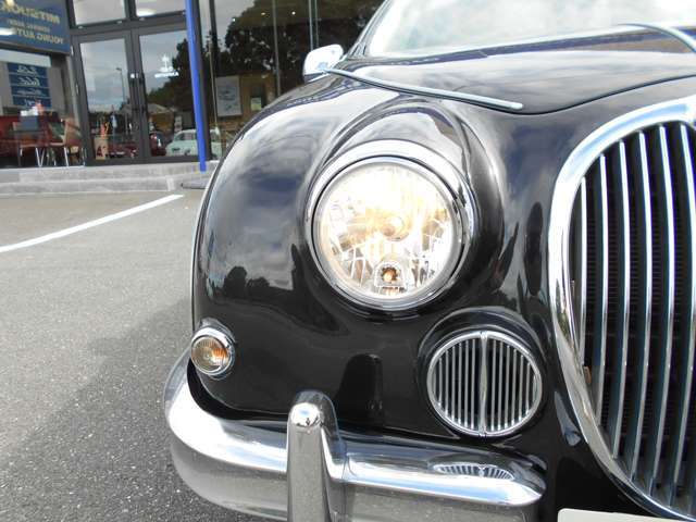 ヘッドライトの曇りなくとてもきれいな状態です。